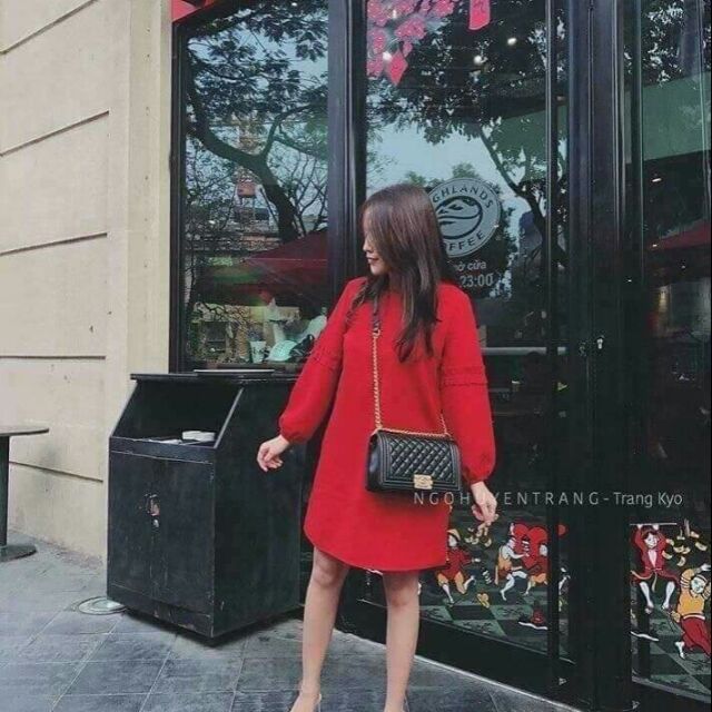 Đầm đỏ tay bồng