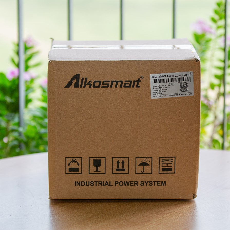 Máy kích điện 12V lên 220V Sóng Sine chuẩn tinh khiết hàng NHẬT BẢN 1000VA/ 600W Kiêm sạc bình ắc quy tự ngắt