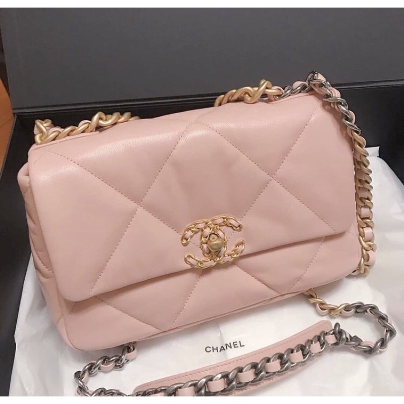 Chanel gift with completement of Chanel in pink flap bag