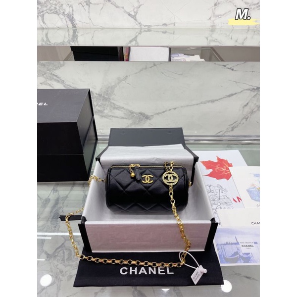 Túi đeo chéo nữ C.N charm trống sz20x13cm dây gắn charm cực điệu(2 màu :đen&amp;trắng)