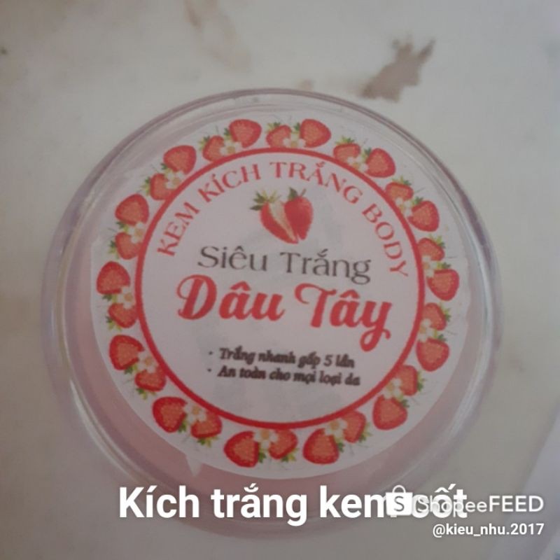 Kem kích trắng dâu tây