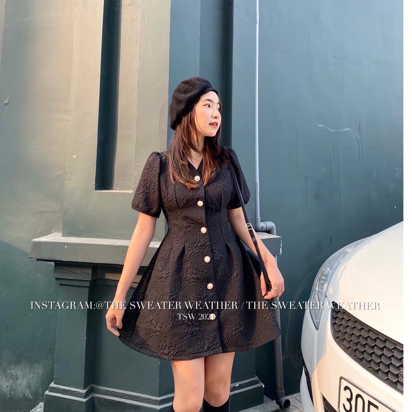 Váy đầm nữ cộc tay bồng gấm hoa khoét eo cut out đen trắng Wikishop freesize phong cách hàn quốc sexy dáng chữ A C795 | BigBuy360 - bigbuy360.vn