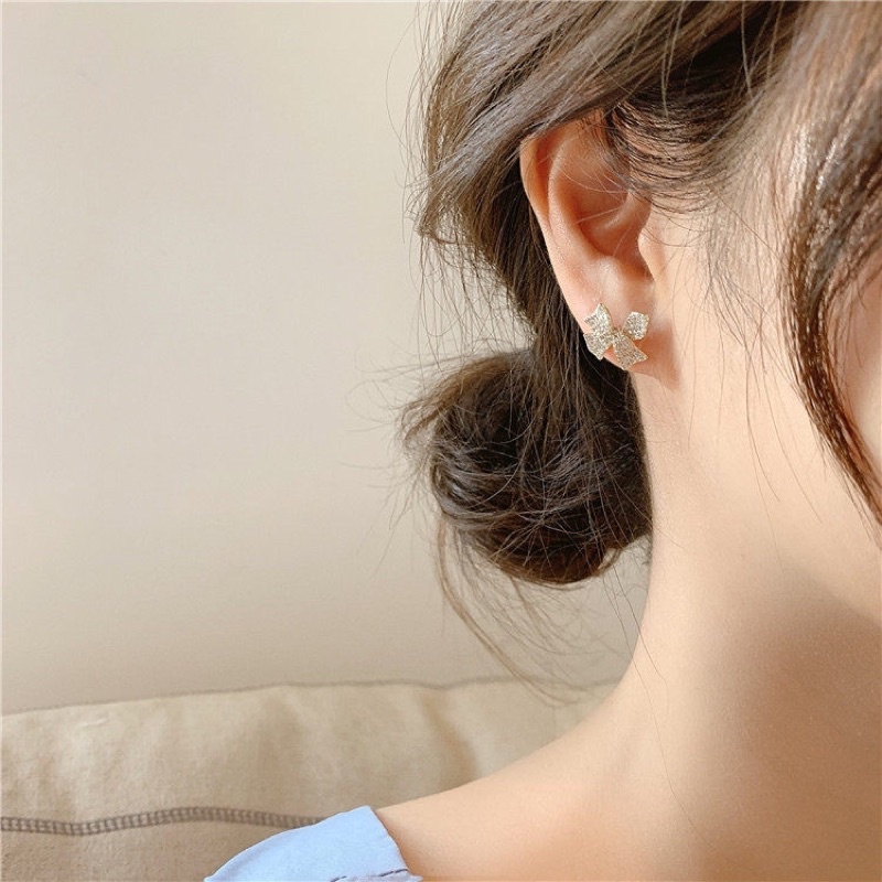 Khuyên tai bạc 925 đính đá mạ vàng cách điệu kiểu dáng lạ mắt độc đáo