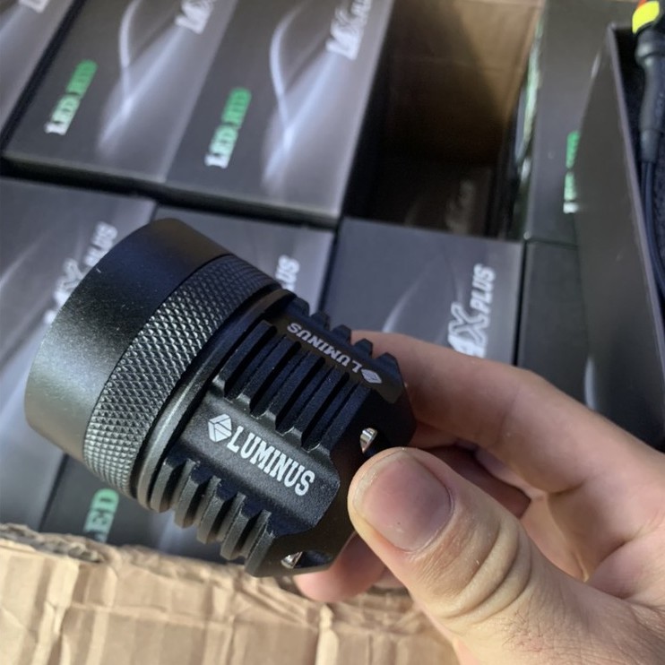 Đèn Trợ sáng L4x Xml2 kính tím, sáng gom