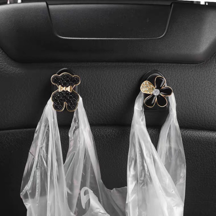 Móc Treo Đồ Ô Tô Dán Taplo , Ghế Xe Hình Gấu Bearbrick Dễ Thương - Móc Treo Đồ Xe Hơi