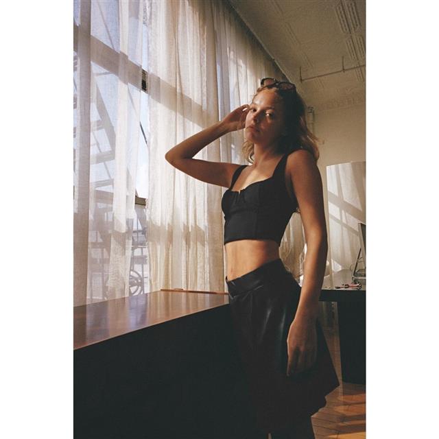 Quần ngắn giả da lưng cao thiết kế quyến rũ dành cho nữ 