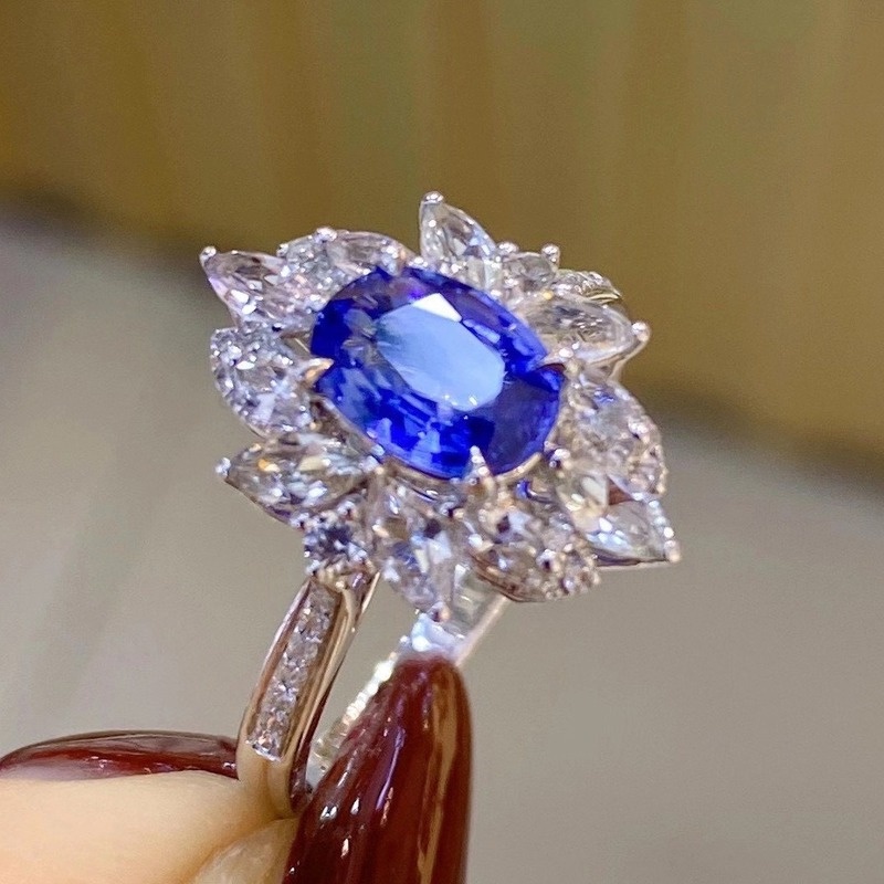 Nhẫn Đính Đá Sapphire Sang Trọng Cho Nữ