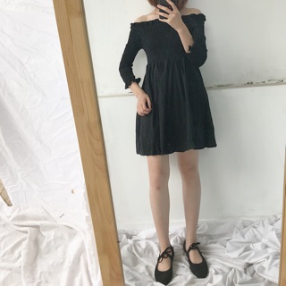 váy trễ vai đen