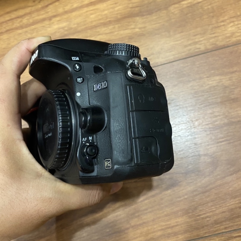 Nikon D610 ngoại hình ổn