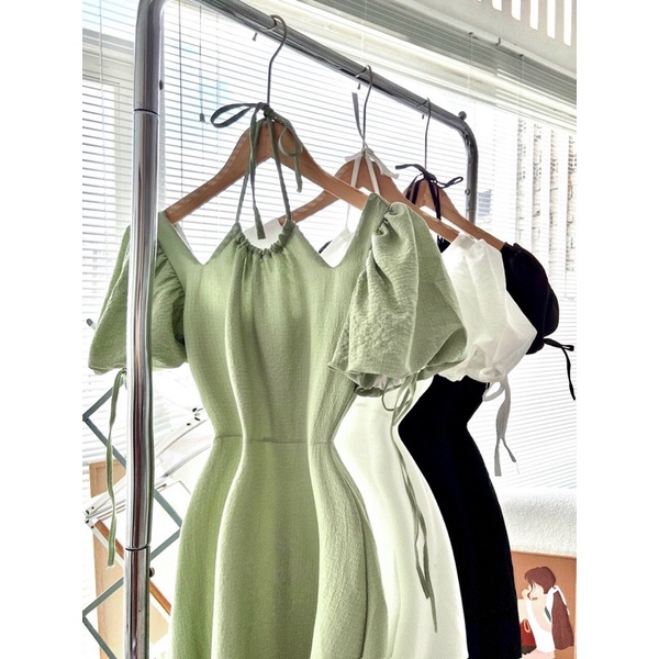 Đầm yếm rớt vai dáng dài