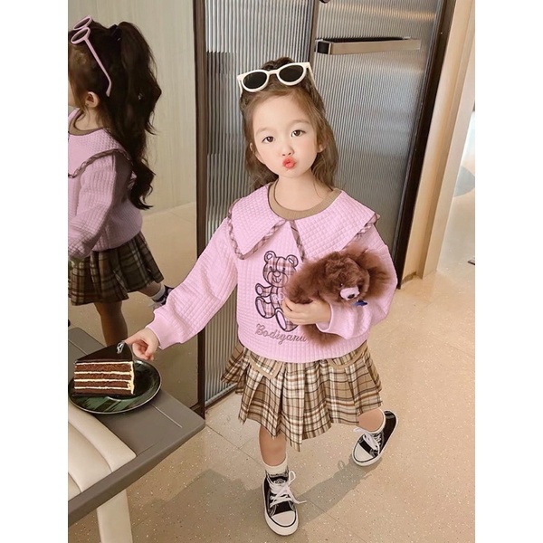 Bộ áo xốp gấu chân váy kẻ bé gái