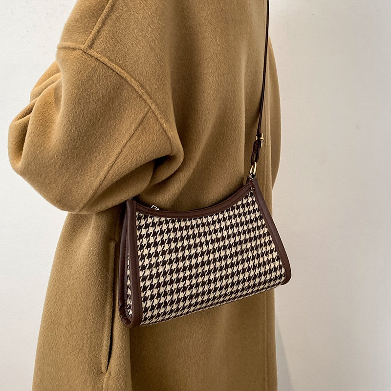 Túi xách nữ -  - túi kẹp nách nhung họa tiết ca rô nâu sang chảnh