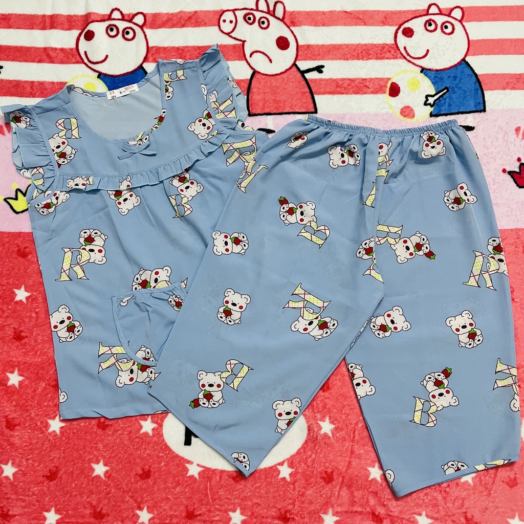 Đồ bộ lụa - quần lửng, tay cánh tiên, màu xanh in hình gấu nhỏ | BigBuy360 - bigbuy360.vn
