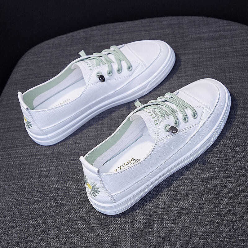 One foot small white shoes women's shoes new autumn 100 leather flat-bottomed breathable casual single shoes female stud