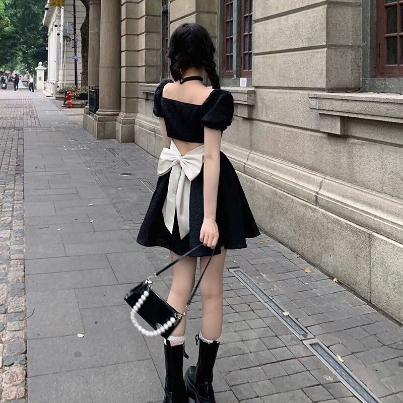 Đầm xoè cổ vuông phối màu bèo cột nơ trống lưng siêu dễ thương