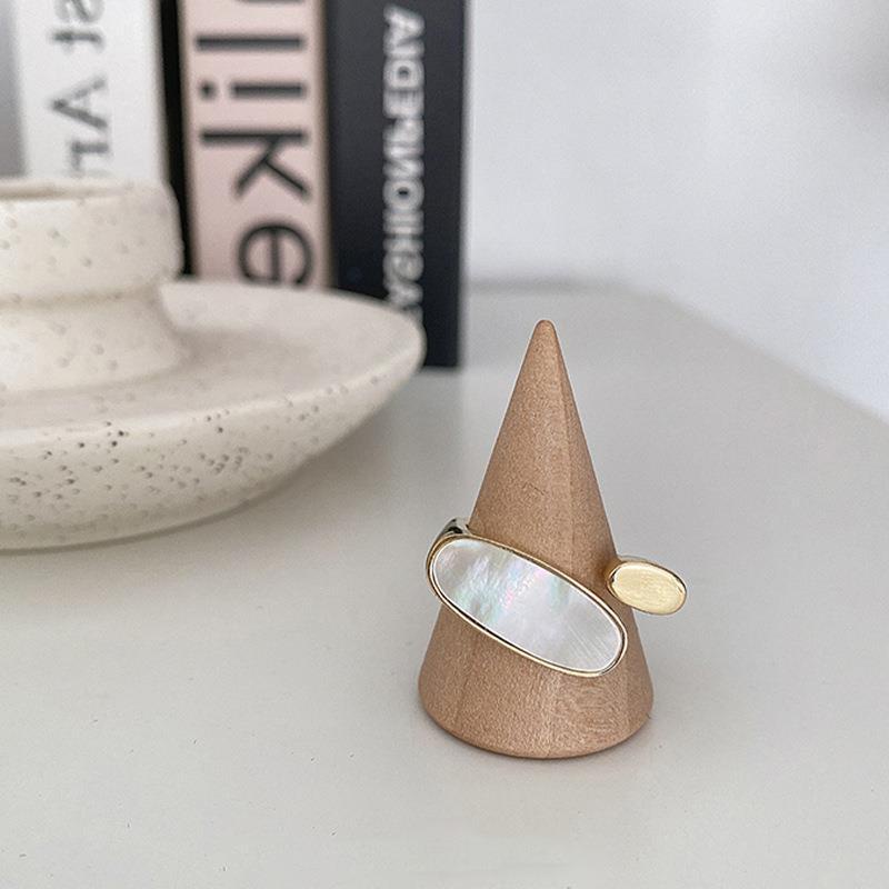 Nhẫn nữ mặt đá trắng hình bầu dục đan chéo bằng hợp kim có thể điều chỉnh R004