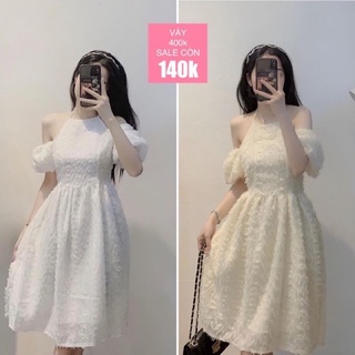 Váy khoét vai cổ yếm