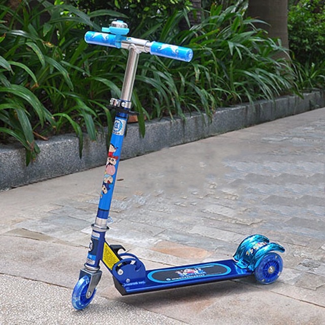 Xe trượt scooter 3 bánh phát sáng, có chuông cho bé _ Giá Bán Sỉ Lẻ