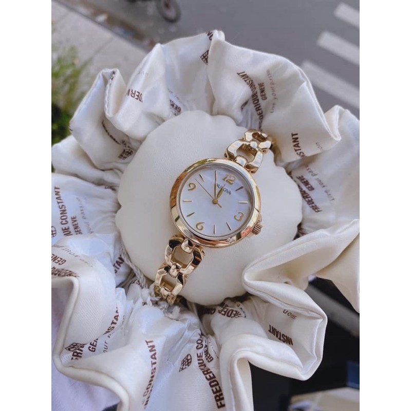 Đồng hồ nữ Bulova .
