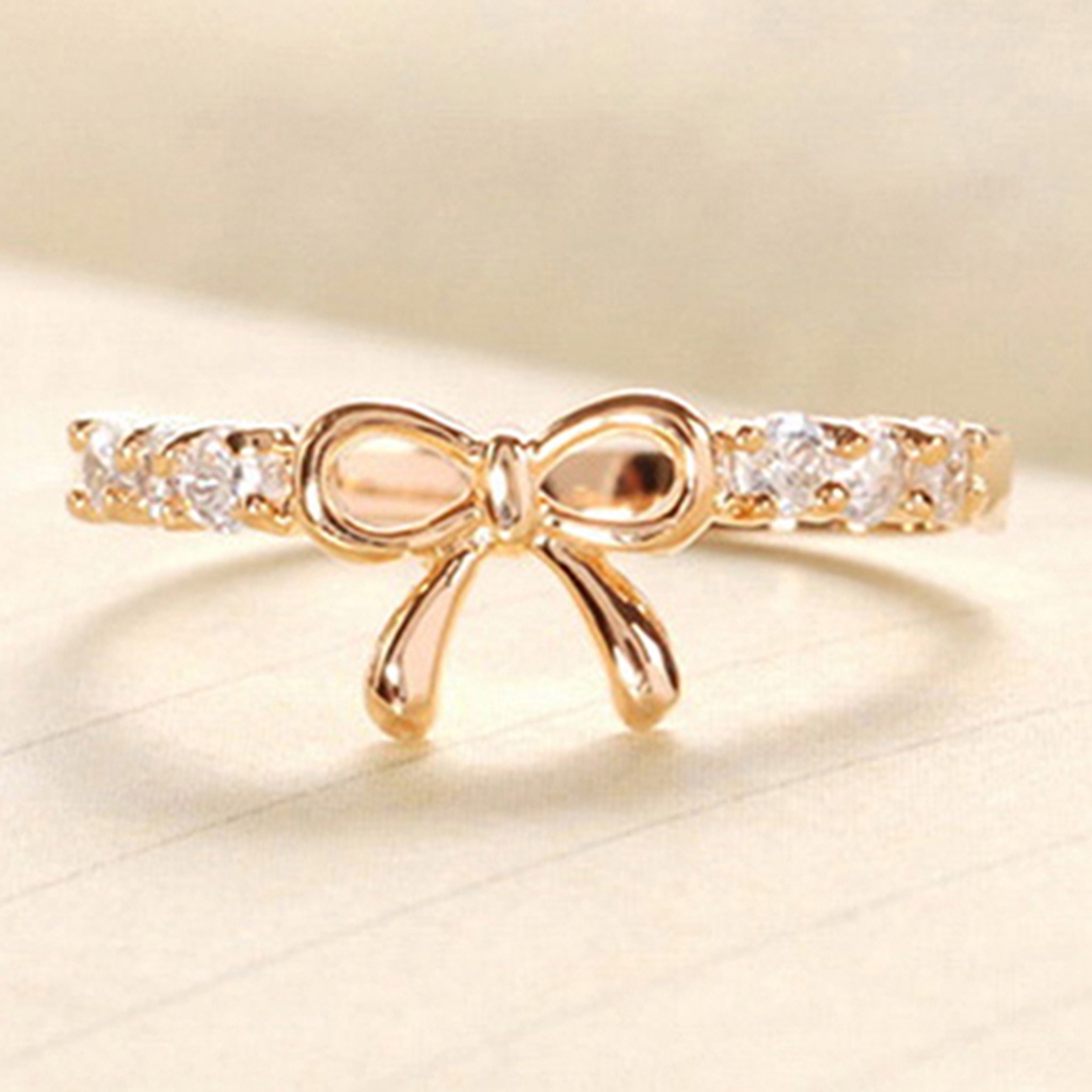 Nhẫn đính đá kim cương giả đơn giản tinh tế cho nữ