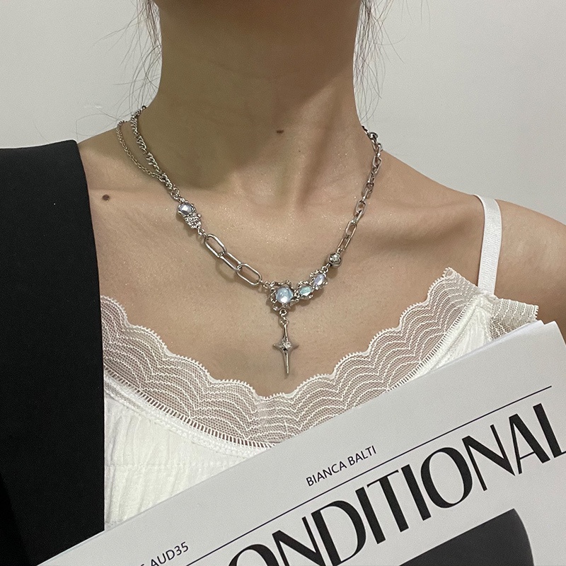 Vòng cổ Mặt Chữ Thập Đính Đá Opal Sang Trọng