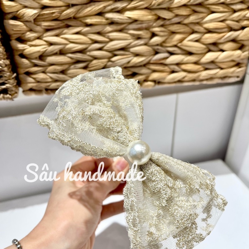 Bờm nơ ren handmade đính hạt trai cho bé