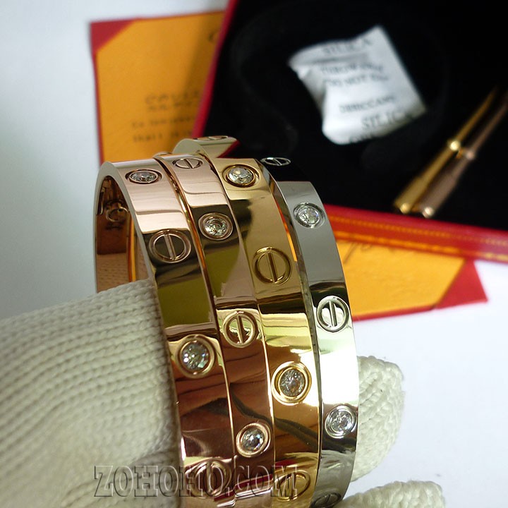 Vòng tay có vít mở cho cả nam và nữ hoặc đeo cặp VF574