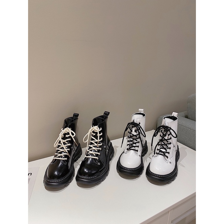 đinh tán Martin boots của phụ nữ 2021