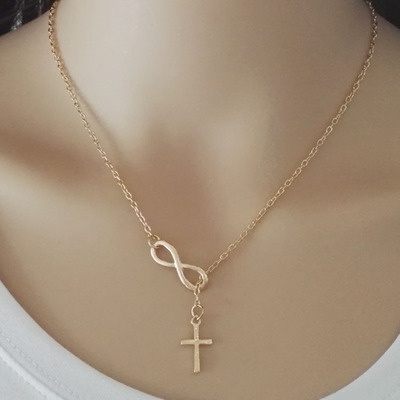 Vòng cổ Mặt Hình Số 8 Và Thánh Giá Thời Trang