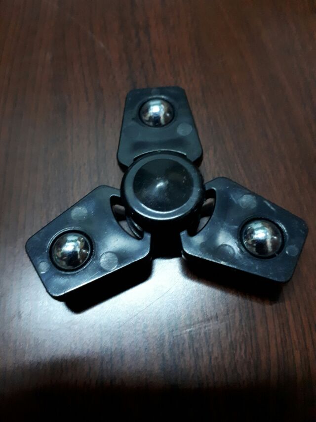 [Mua 1 Tặng 1] Fidget Spinner - Món đồ chơi Con Quay 3 Cánh Bằng Nhựa Cứng