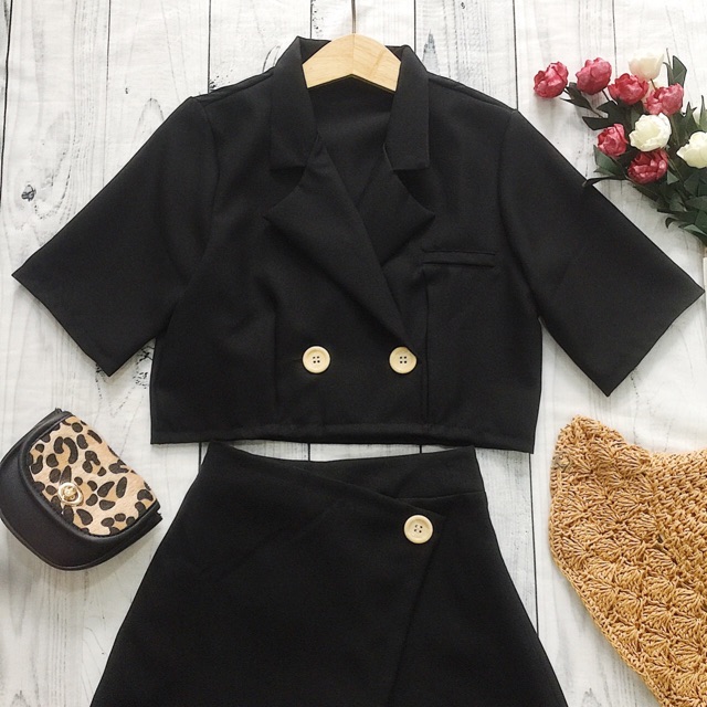 [Mã FAGREEN245 giảm 10% tối đa 30K đơn 99K] 🖤🖤Set Áo Croptop Cổ Vest + Quần Giả Váy Vạt Chéo😘😘 | BigBuy360 - bigbuy360.vn