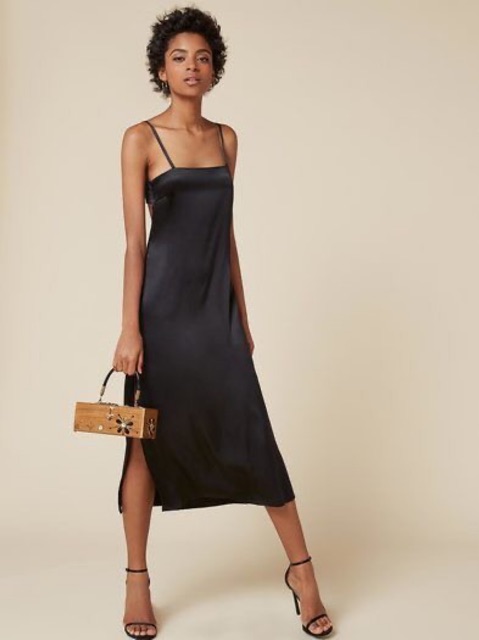 Đầm vải lụa 2 dây video tự quay | BigBuy360 - bigbuy360.vn