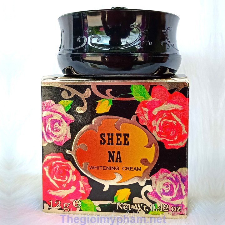 Kem Dưỡng Trắng Da Bông Hồng Đen