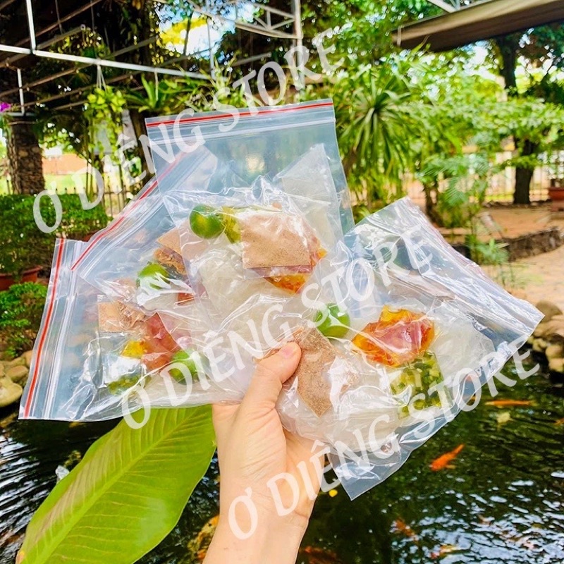 Bánh tráng phơi sương + muối + hành phi + sate + mỡ hành + tắc