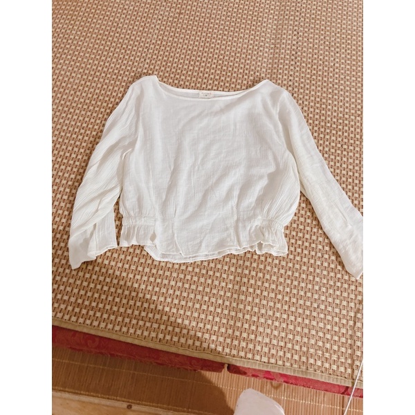 áo trắng ruchan cách điệu