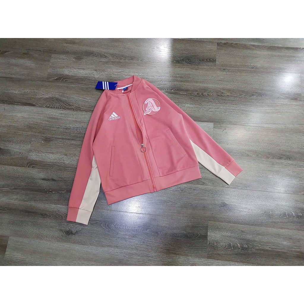 Áo khoác bomber màu hồng trẻ trung và phong cách nổi bật