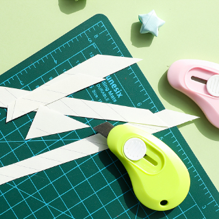 Mini Pen Sharpener cầm tay, dễ sử dụng 6 màu