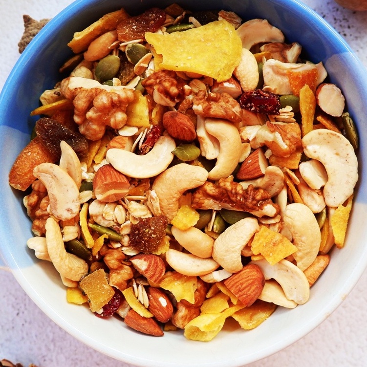 Ngũ Cốc Ăn Kiêng - Granola Healthy Siêu Hạt (Hạnh Nhân, Hạt Điều, Bí Xanh, Óc Chó, Mơ Sấy, Nho Sấy, Khoai Lang Sấy Mật)