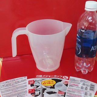 Ca múc nước nóng 1L của Nhật, có quai cầm, vạch chia đo mililit, 19,5x12,8cm cao 14,5cm D502