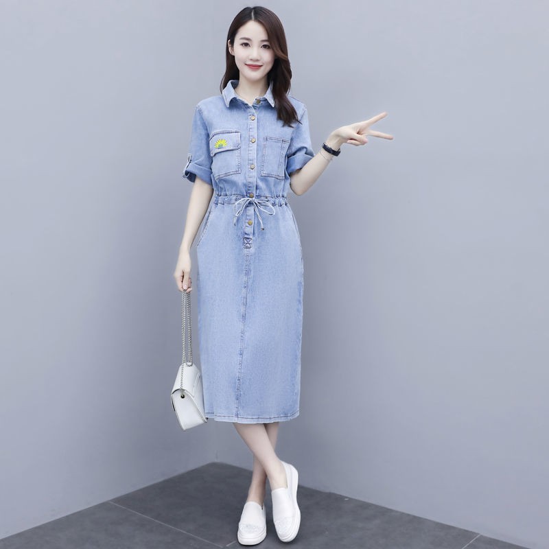 Nếp nhăn nhỏ hoa cúc thêu kéo dài váy denim của phụ nữ 2020 mùa hè mới phong cách Hàn Quốc bò ren lên giữa n