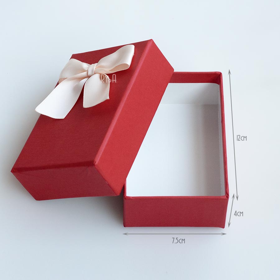 Hộp quà đính nơ 12x7.5x4cm (đỏ nơ kem) 290352