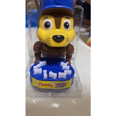 Đồ chơi chó Bull cắn tay khi ấn cục xương