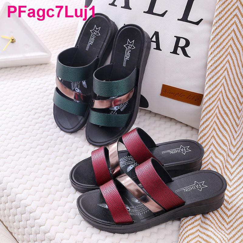 Mùa hè mẹ giày sandal nữ mềm trung niên phẳng của phụ kích thước lớn cho người già dép đi trong nhà chống trơn