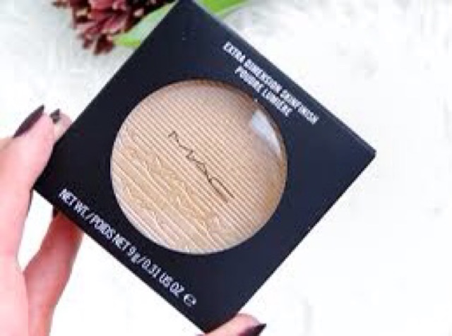 Phấn bắt sáng Mac Extra Dimension Skinfinish ( tặng kèm cọ của Mac)