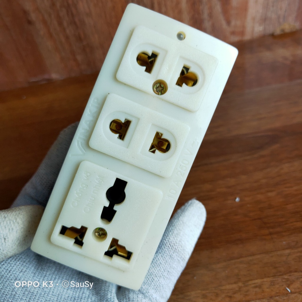 Ổ điện 3 lỗ có chỗ cắm chân phích 3 chạc