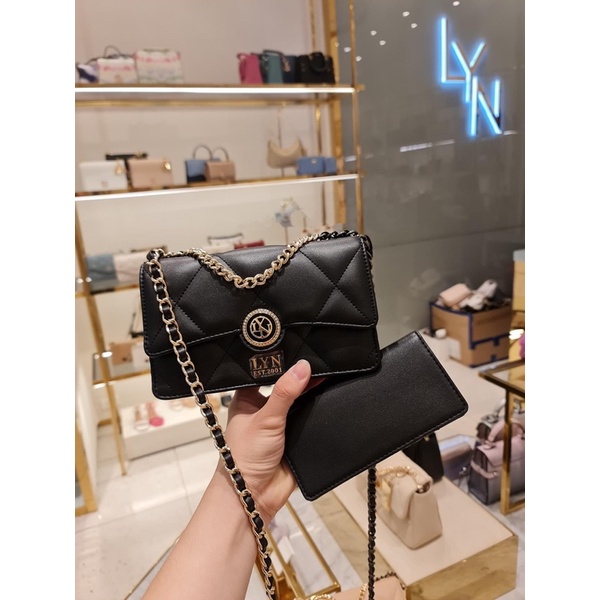 Túi lyn Zoey ô trám khoá tròn kèm ví