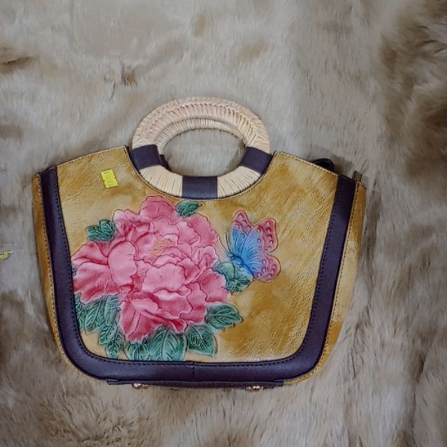 Cam bô túi và ví tuần lộc