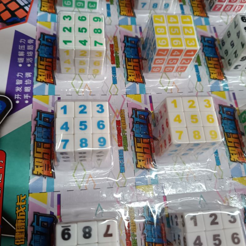 Đồ chơi rubik Vỉ 24 chiếc rubik mini