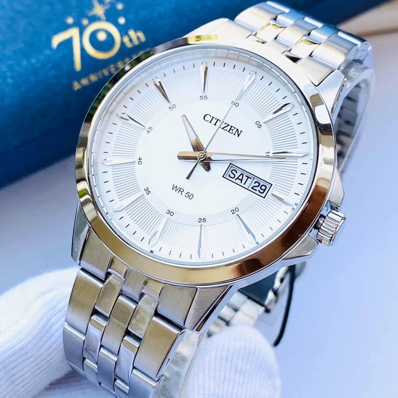 ĐỒNG HỒ NAM CHÍNH HÃNG CITIZEN BF2011-51A nổi bật với mặt đồng hồ màu trắng thanh lịch