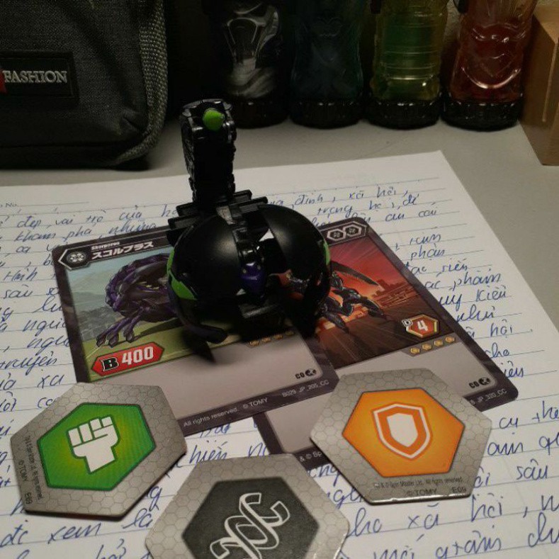 Đồ chơi Bakugan bọ cạp đen kèm theo 3 miếng nam châm và 2 thẻ bài 2nd hand hàng chính hãng takaratomy